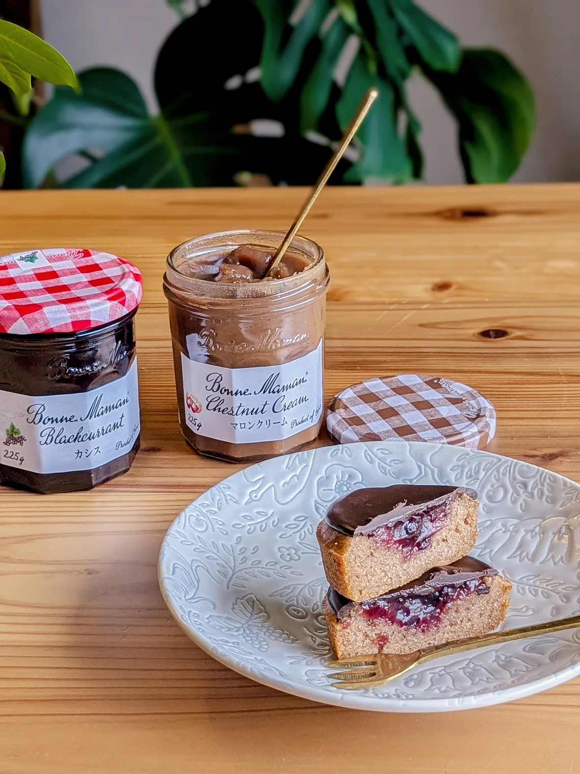 Chestnut Mini Cake with
Blackcurrant Filling